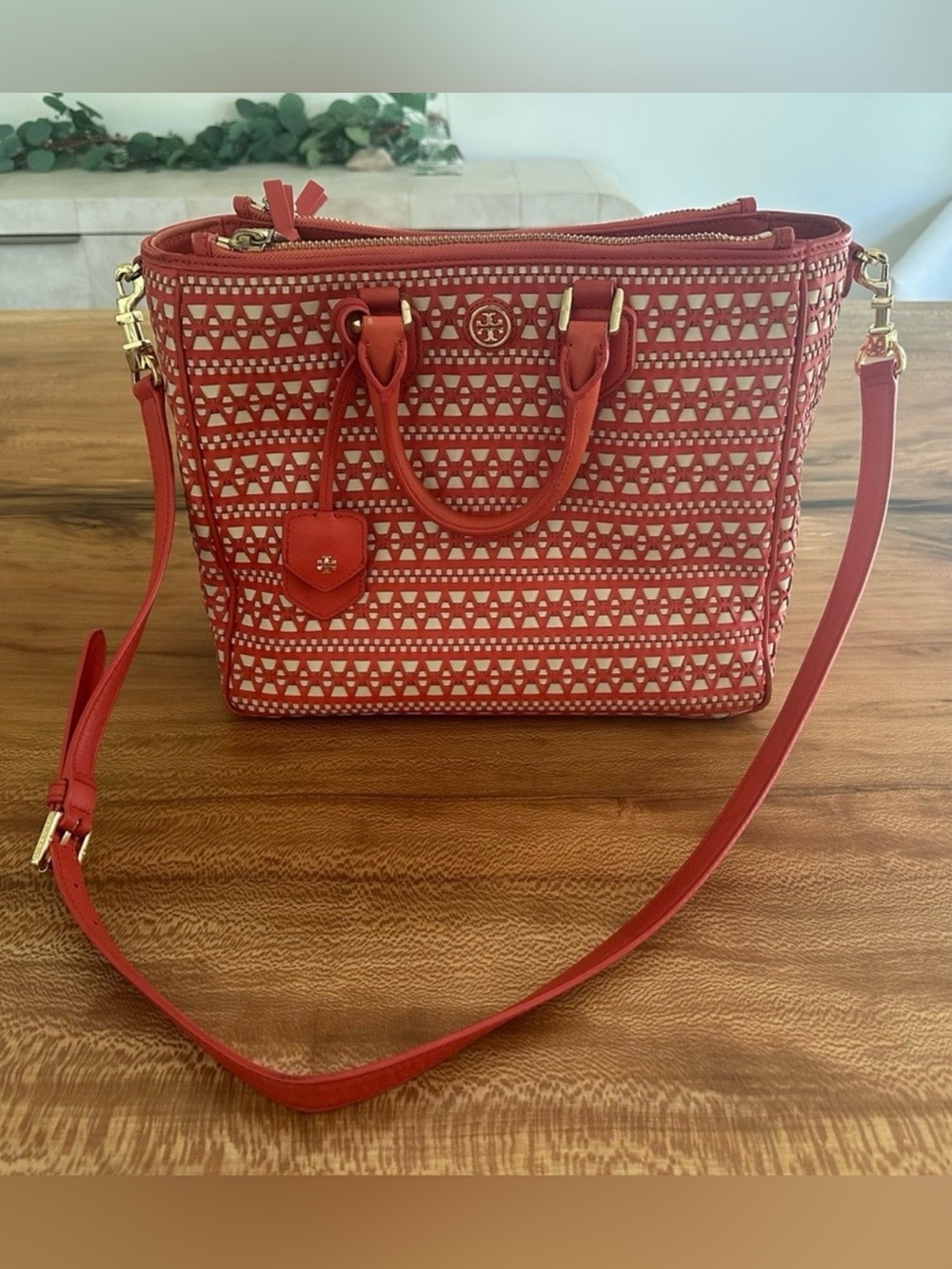 Tory Burch Robinson Woven Tote Bag Interior Pockets Orange